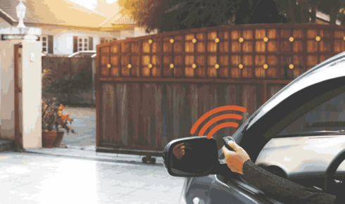How can noticing how quickly the main gate opens for vehicles indicate security discipline