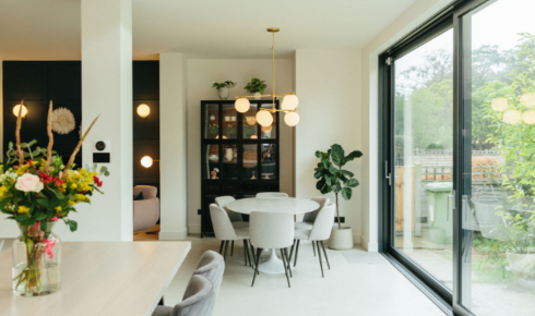 How can visiting tile and material showrooms in person prevent disappointment later in a renovation